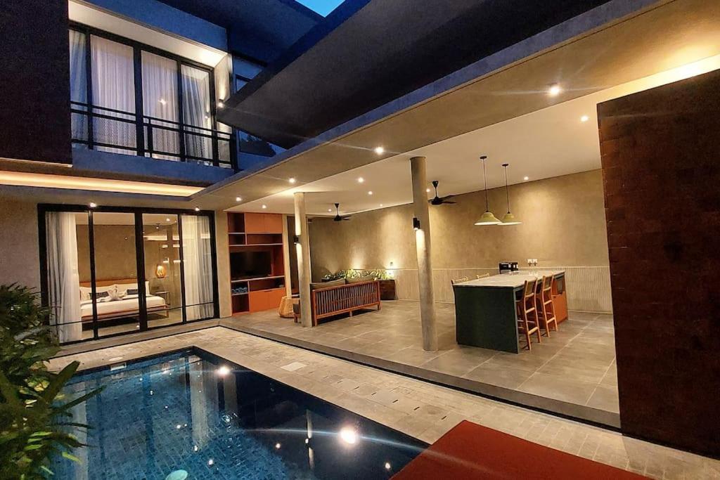 Akhila 3 - 2 Bedroom Modern Tropical At The Heart Of Seminyak (Bali)