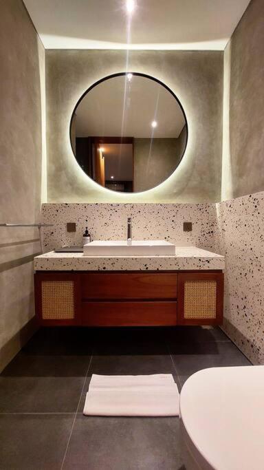 Akhila 3 - 2 Bedroom Modern Tropical At The Heart Of *