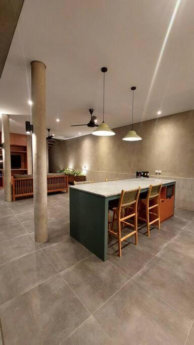 Akhila 3 - 2 Bedroom Modern Tropical At The Heart Of